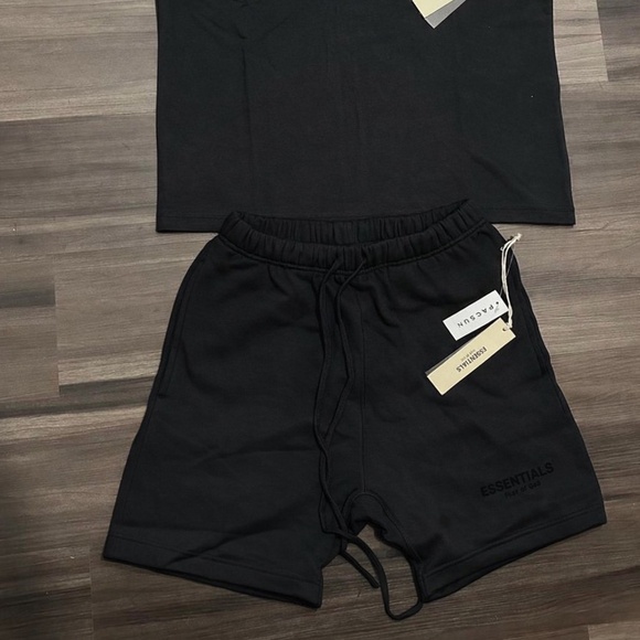 Essential Black T-shirt set